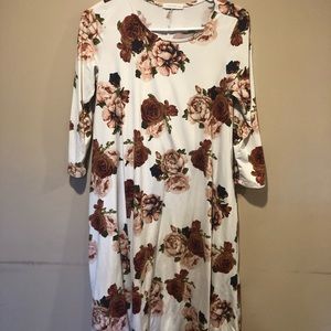 (S) Reborn J White/Red Floral MIDI - WITH POCKETS